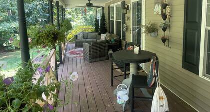 Fabulous 4-bedroom farmhouse located in charming Rock Hill-3 minutes from I-77!