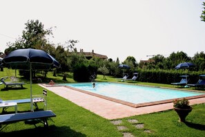Outdoor pool - Chalet at the gates of Chianti.  Ideal for couples with pets. (Cavriglia)