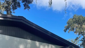 A patio area with a grill, a table, and a bench under a pergola. - Cozy apartment in Valrico (Valrico)