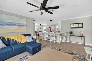 Smart TV - Modern 3BR Retreat Near Siesta Key + Private Yard (Sarasota)