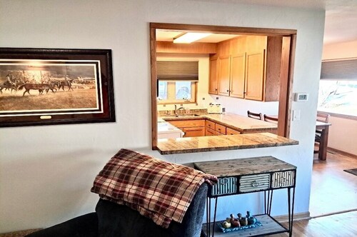 A Peaceful Mountain Sanctuary Offering Family-Friendly Comfort