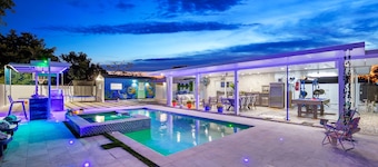 MIAMI2026*Pool*Hot Tub 4 Min to HARD ROCK STADIUM*
Home in Miami Gardens, FL