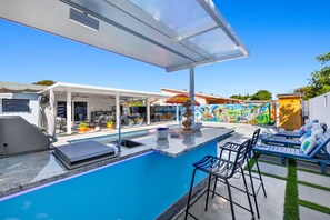 Outdoor dining - 3-bedroom house in wonderful Miami Gardens with AC and fitness room (MIAMI GARDENS)