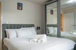 Bügeleisen/Bügelbrett, Reisekinderbett, kostenloses WLAN, Bettwäsche