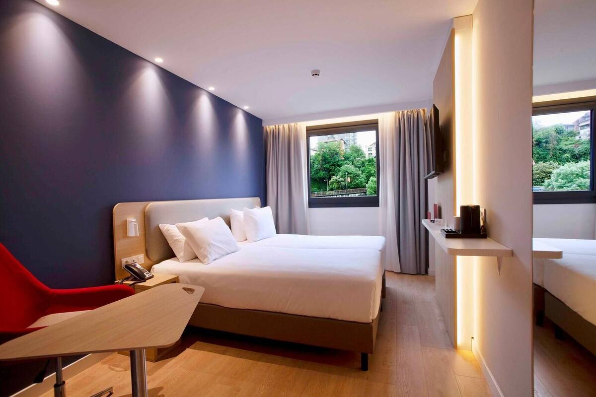 Habitación estándar | Cortinas opacas, tabla de planchar con plancha, wifi gratis