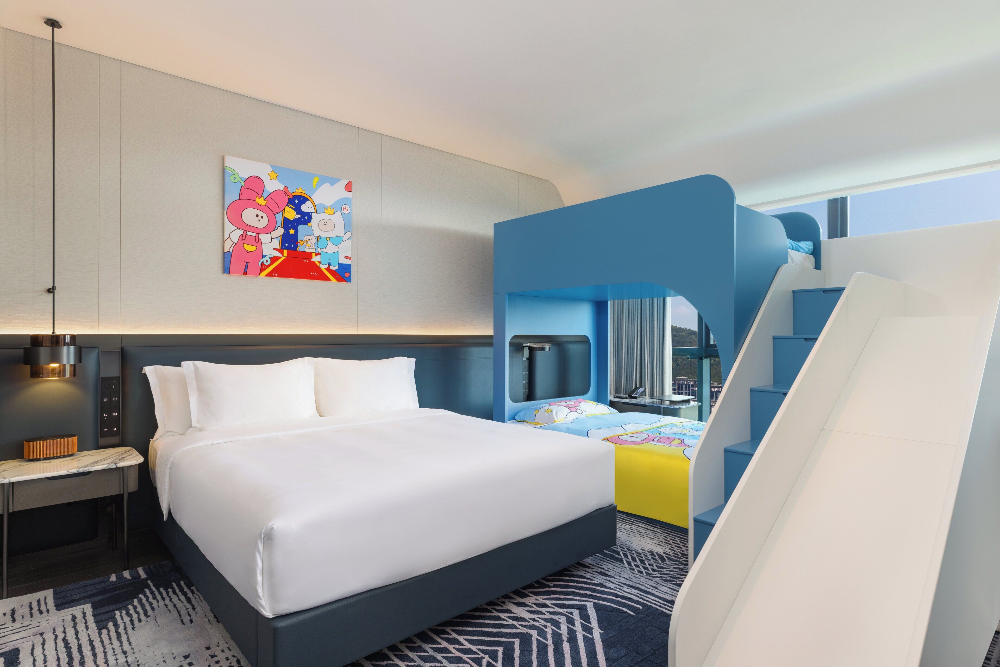 Premium bedding, down duvets, free minibar, in-room safe