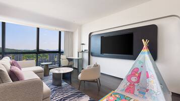 Premium bedding, down comforters, minibar (free items), in-room safe