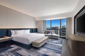 Suite, 1 Bedroom | Premium bedding, down duvets, free minibar, in-room safe - Crowne Plaza Suzhou Taihu Lake By Ihg (Suzhou)
