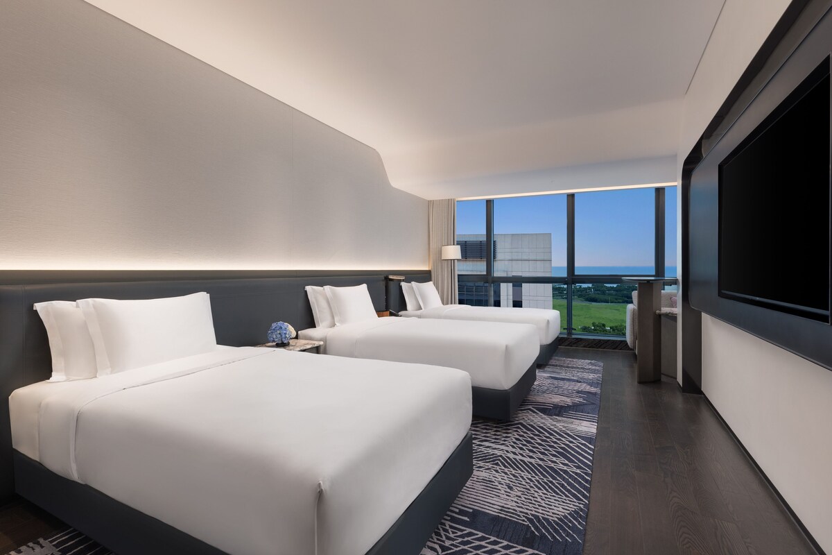 Premium Room, 3 Katil Bujang (Single) | Peralatan tempat tidur premium, gebar bulu kapas, bar mini percuma 