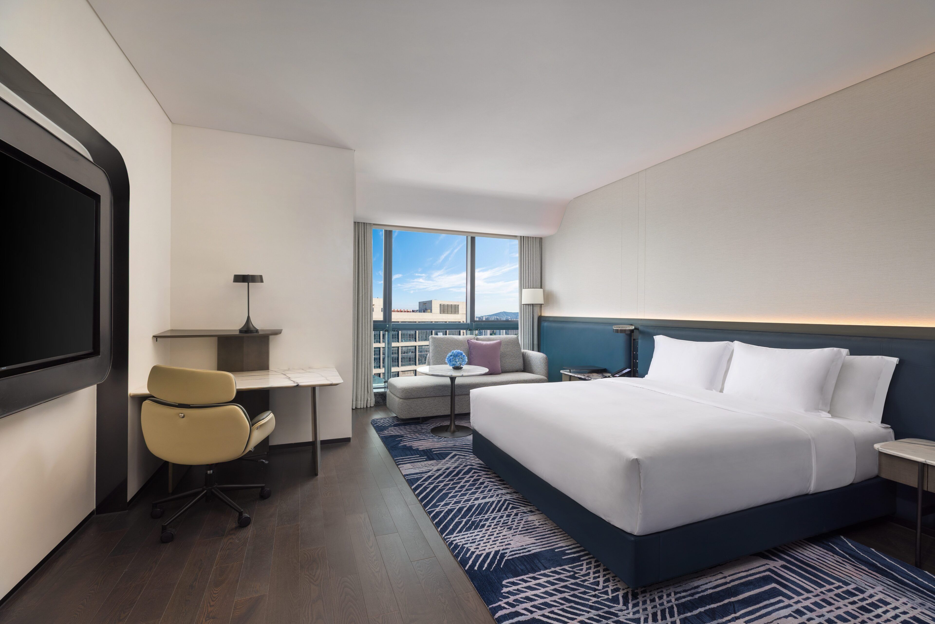 Premium bedding, down duvets, free minibar, in-room safe