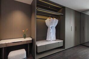 Junior-Suite, 1 Einzelbett | Hochwertige Bettwaren, Daunenbettdecken, kostenlose Minibar, Zimmersafe