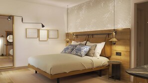 Minibar, in-room safe, desk, blackout drapes - Casa Del Compositor, Vignette Collection by IHG (Jerez de la Frontera)