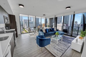 Appartement, balcon, vue ville | Intérieur