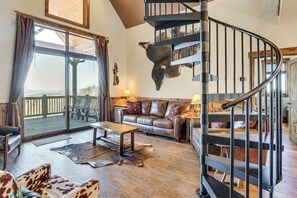TV, fireplace - Un Pezzo di Cielo: Million-Dollar Views All Year! (Banner Elk)