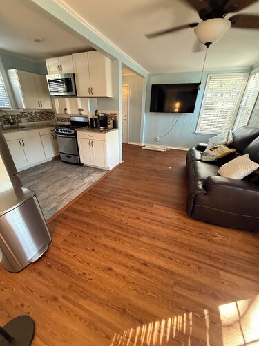 STR 30-90 day rental. Beautifully furnished, super pet friendly.