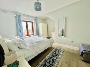 2 chambres, fer et planche Ă repasser, Wi-Fi, draps fournis