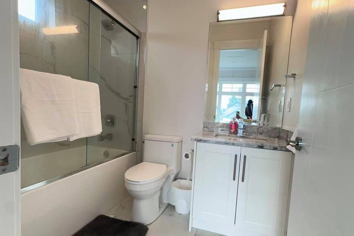 디럭스 더블룸 | 욕실 | 샤워 시설, 헤어드라이어, 타월, 비누