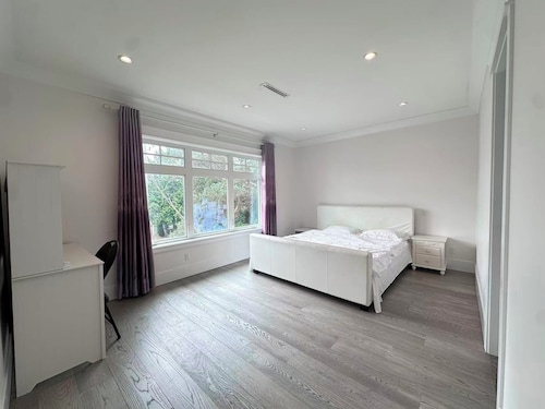 Comfortable Room in a Shared Home