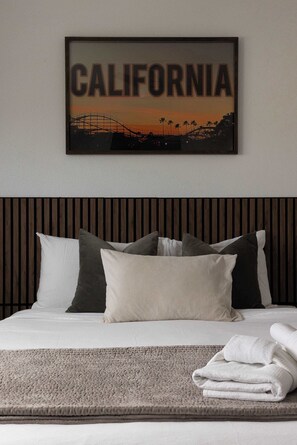 2 bedrooms, desk, iron/ironing board, travel cot - The Obcation 2 | Ocean Beach Home Base (San Diego)