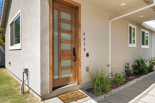 Spacious and private 1-bedroom guesthouse, located near UC Davis Health