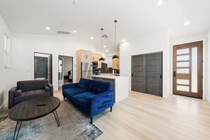 Unclassified image, 2 of 12, button - Spacious and private 1-bedroom guesthouse, located near UC Davis Health (Sacramento)