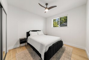 1 bedroom, iron/ironing board, free WiFi, bed sheets - Spacious and private 1-bedroom guesthouse, located near UC Davis Health (Sacramento)