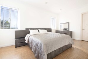 4 chambres, fer et planche à repasser, lit parapluie, Wi-Fi gratuit