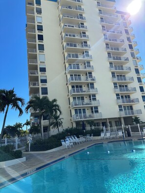 Imagen sin descripción, 4 de 43, botón