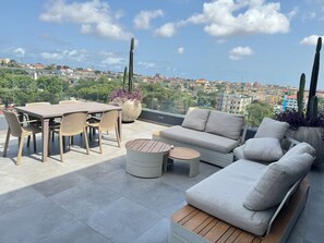 Outdoor dining - 2 bedroom apartment by lusso homes  (Accra)