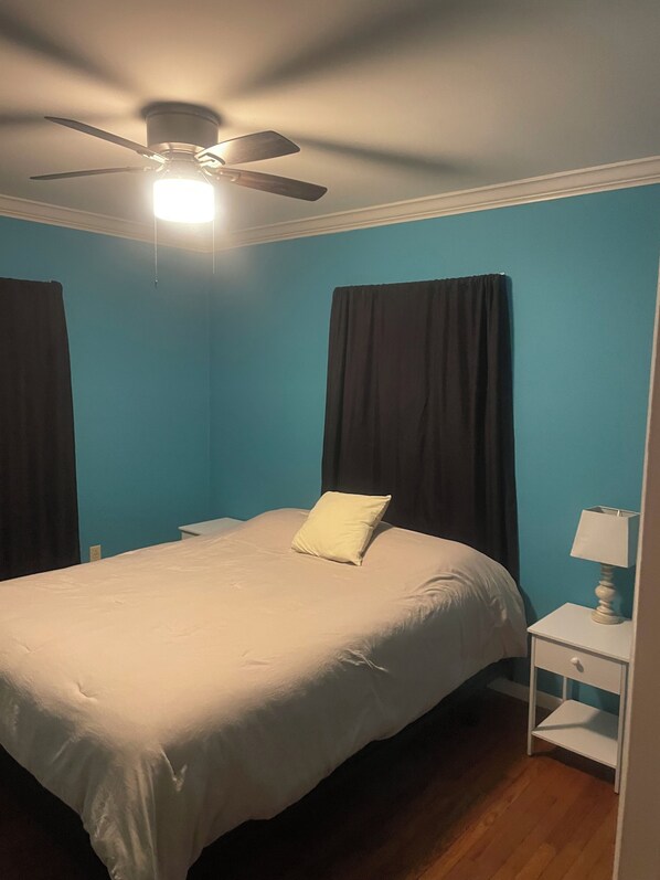 Iron/ironing board, WiFi, bed sheets