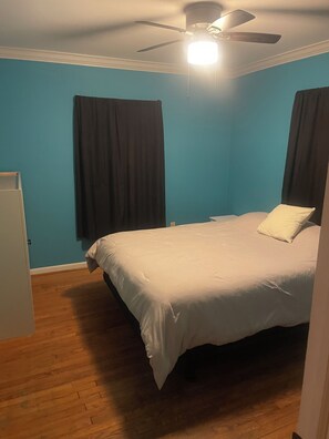 Iron/ironing board, WiFi, bed sheets