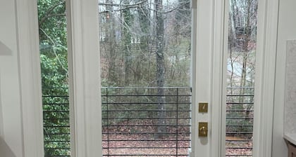 Entire home in Buford, Georgia 2-bedroom house with AC in charming Buford