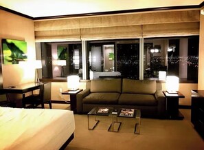 Unclassified image, 3 of 9, button - Vdara Strip Suite • No Resort Fees • Free Parking (Las Vegas)