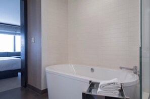 Hårføner, håndklær, såpe og toalettpapir