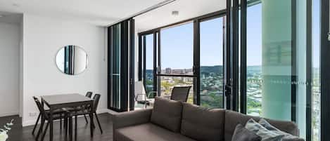 Appartement, 2 chambres, balcon, vue ville | Coin séjour
