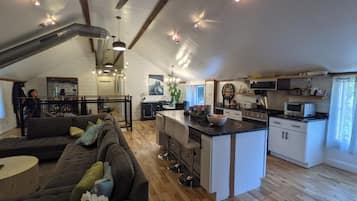 Leilighet, 3 soverom, kjøkken | Oppholdsområde