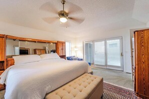 5 bedrooms, iron/ironing board, WiFi, bed sheets - Hide Away near Magellan Golf Course (Hot Springs Village)