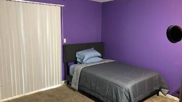Iron/ironing board, WiFi, bed sheets