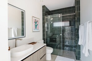 Shower, hair dryer, towels, soap - The Casita At Casa Estrella (Sedona)
