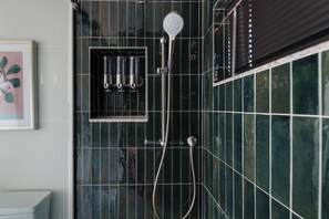Shower, hair dryer, towels, soap - The Casita At Casa Estrella (Sedona)