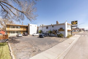 Exterior - Economy Inn (Elko)