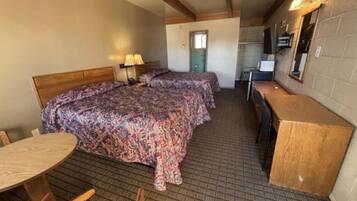 Laptop workspace, blackout drapes, iron/ironing board, free WiFi