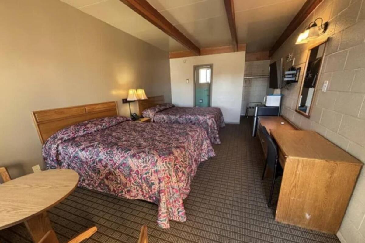 Laptop workspace, blackout curtains, iron/ironing board, free WiFi