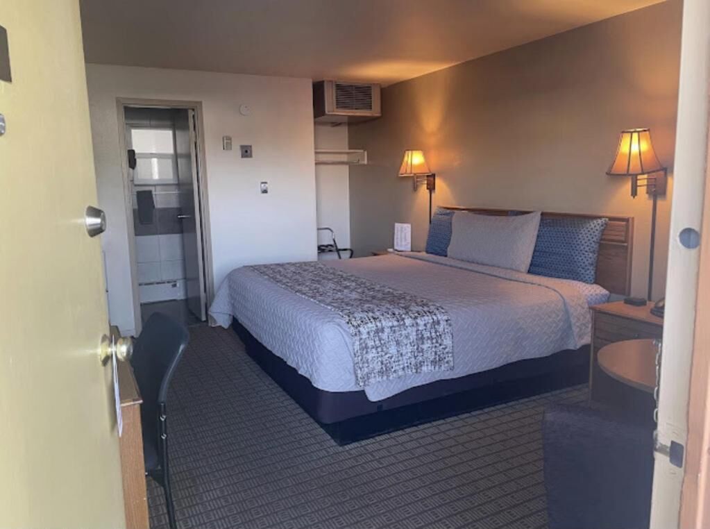 高级单人房 | 笔记本电脑工作区、遮光窗帘、熨斗/熨衣板、免费 WiFi