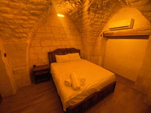 6 habitaciones, tabla de planchar con plancha, wifi y ropa de cama