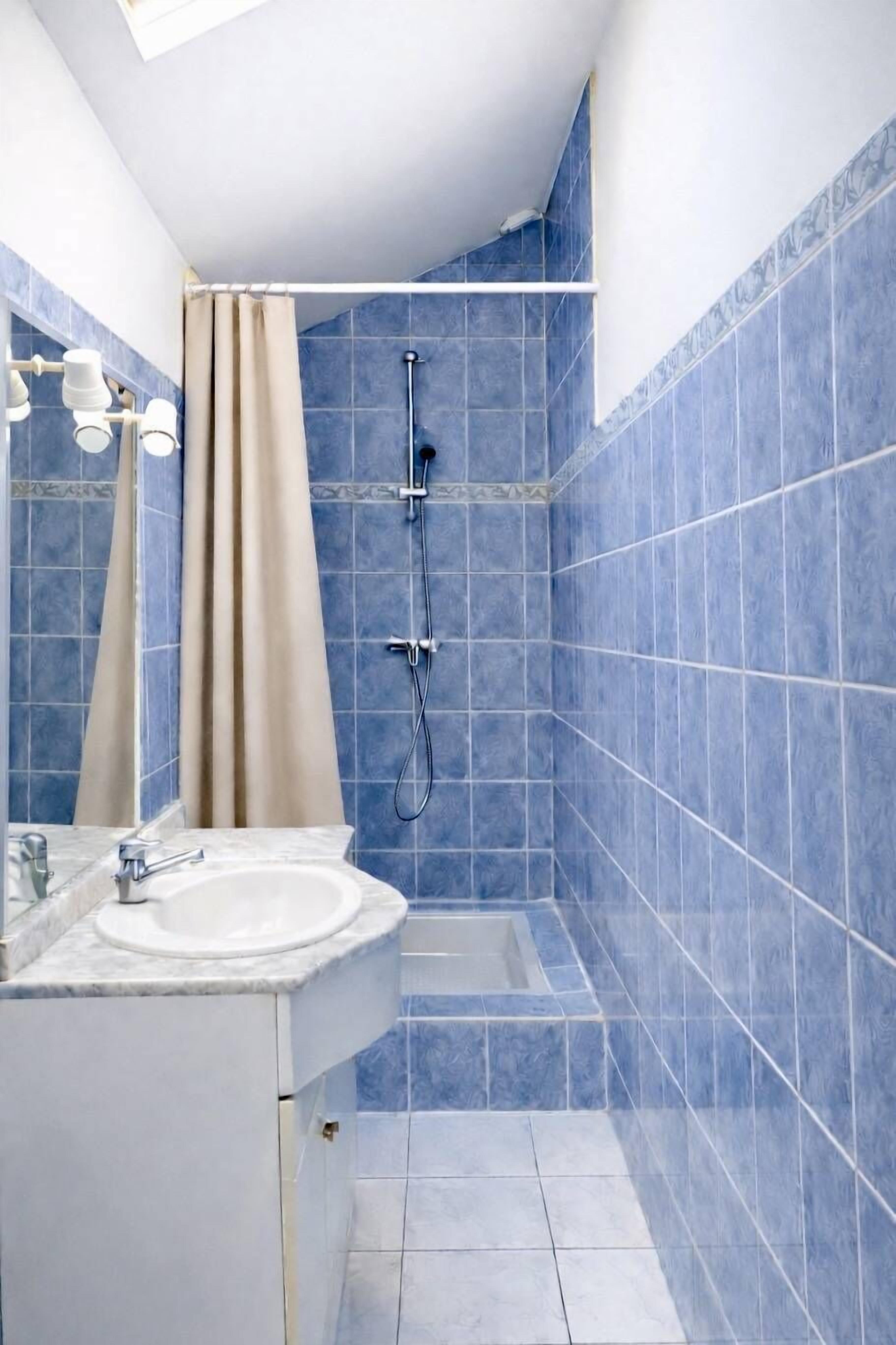 Douche, sèche-cheveux