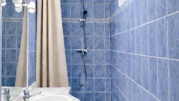 Douche, sèche-cheveux