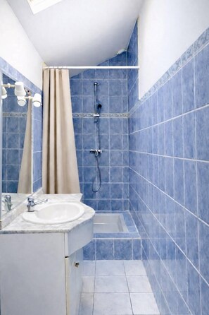 Shower, hair dryer - Maison de ville rénovée – Charme et confort sur trois niveaux (Trégastel)