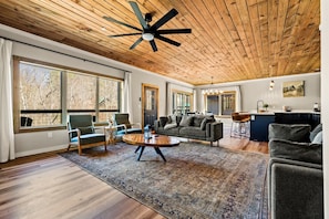 Smart TV, fireplace, books - 6BR Smoky Mtn · Indoor Pool · Hot Tub · Dollywood (Sevierville)