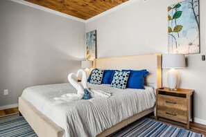 6 bedrooms, iron/ironing board, travel cot, free WiFi - 6BR Smoky Mtn · Indoor Pool · Hot Tub · Dollywood (Sevierville)